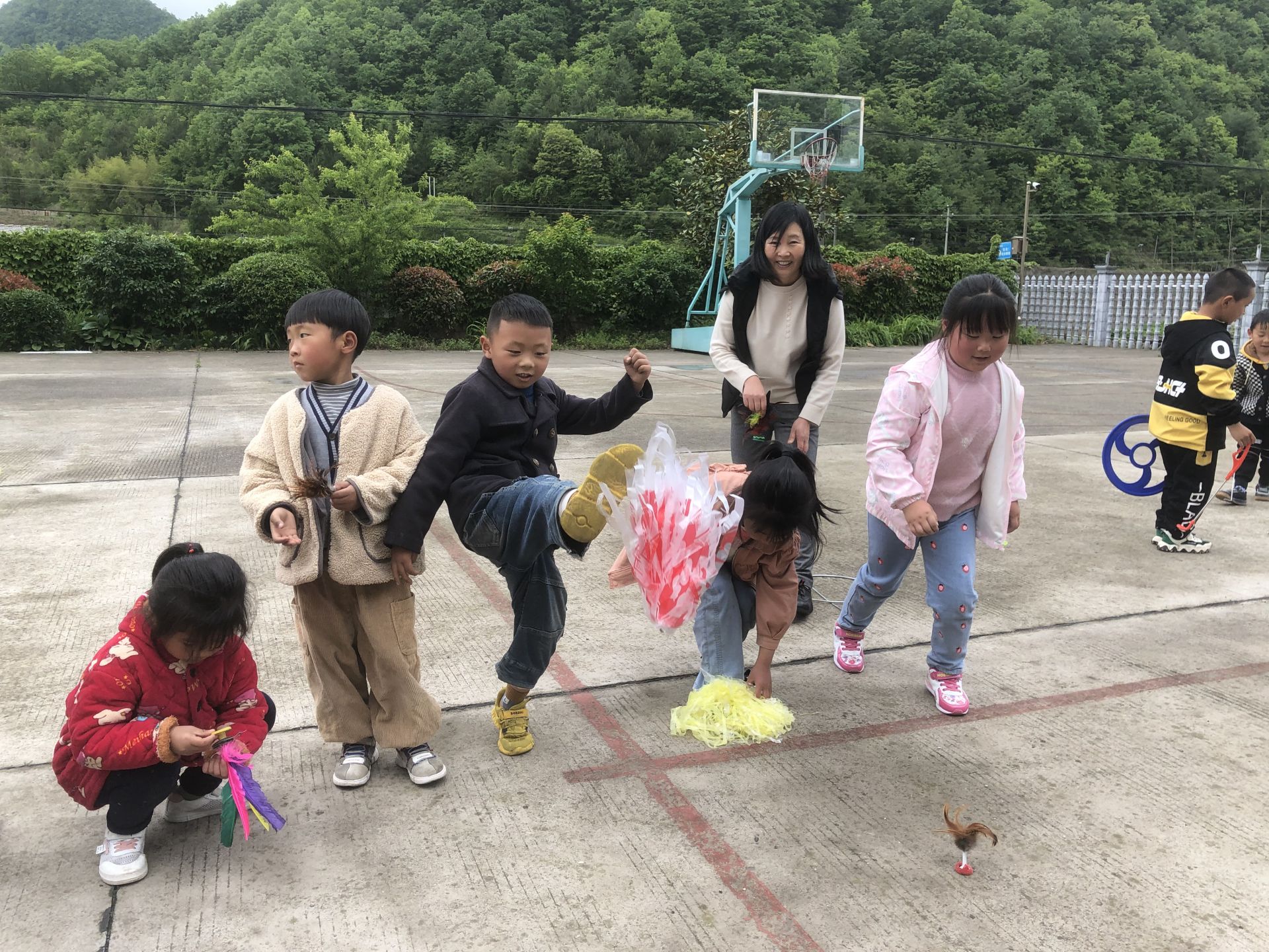 传统民间游戏主题活动_民间传统游戏有哪些和特征_民间传统游戏玩法介绍